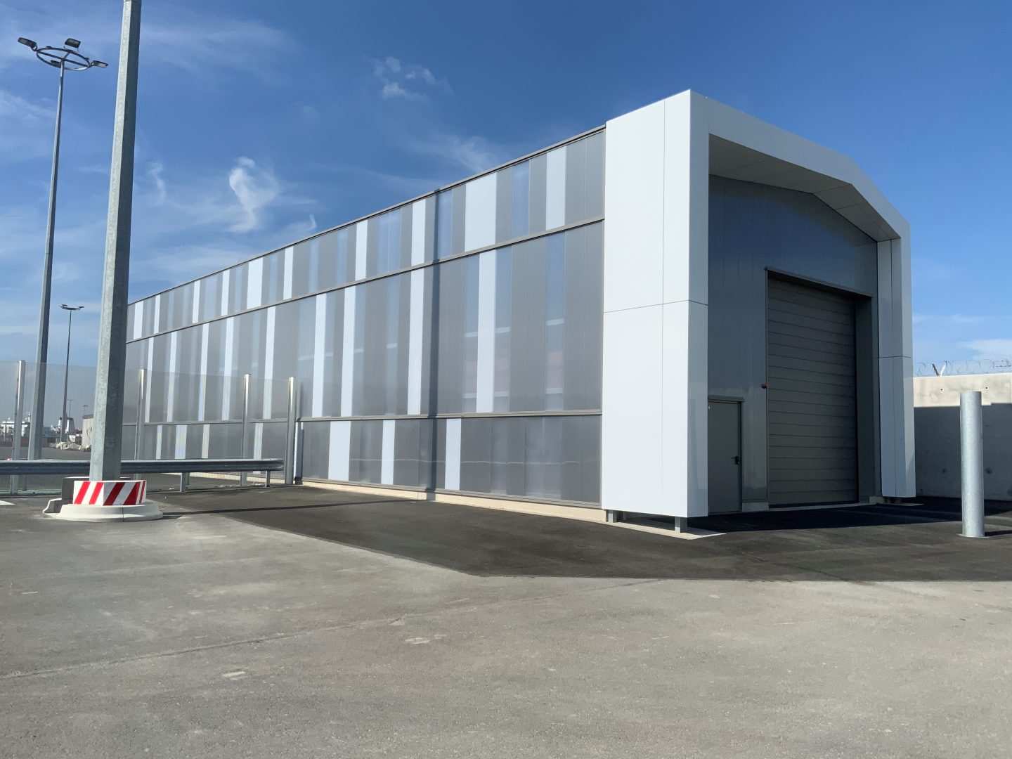 Hangars de contrôle et bâtiments sociaux